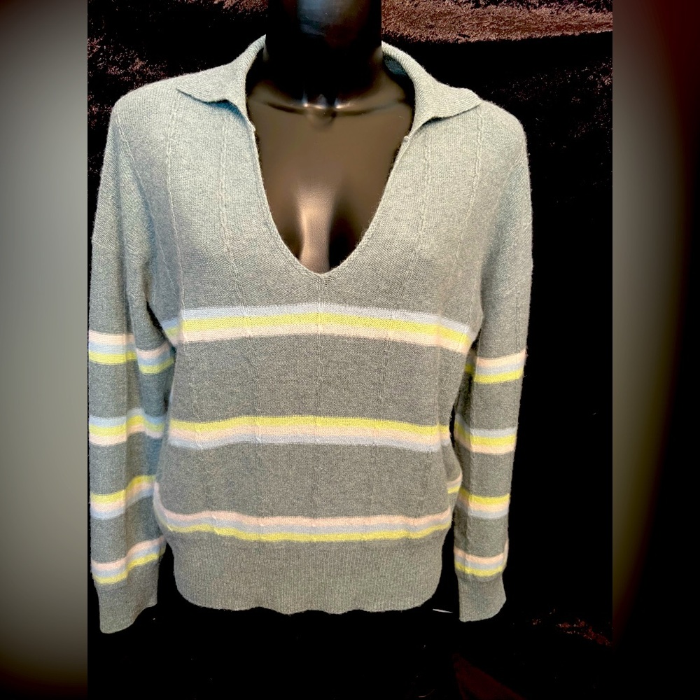 27 Miles Women’s 100% Cashmere Blue/Gray Striped V-Neck Sweater. Size M. K-10